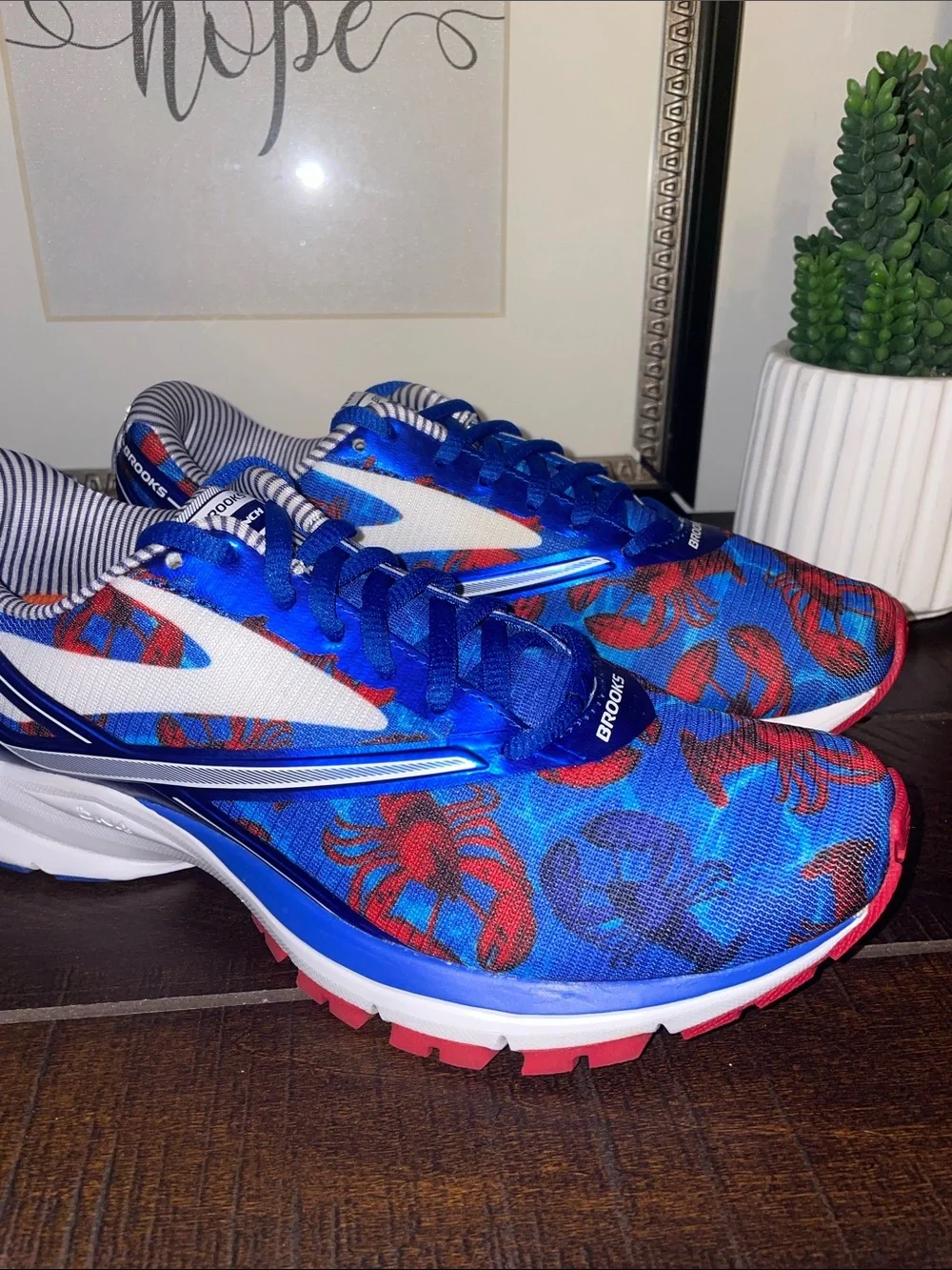 Brooks Limited Edition Lobster Print Launch 4 Boston 2017 Sneakers Size 7.5